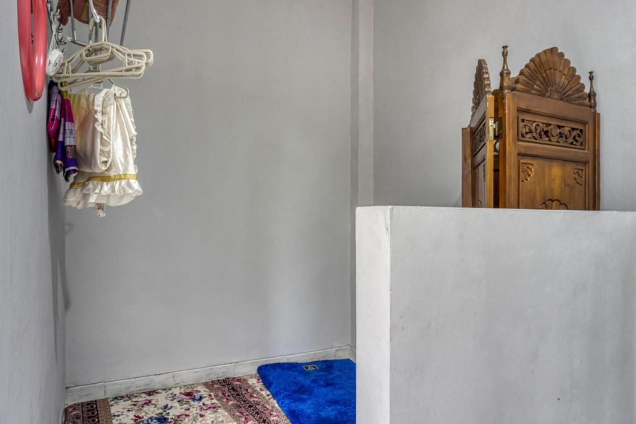 Отель Reddoorz Near Sindu Kusuma Edupark 2 Cebongan Экстерьер фото