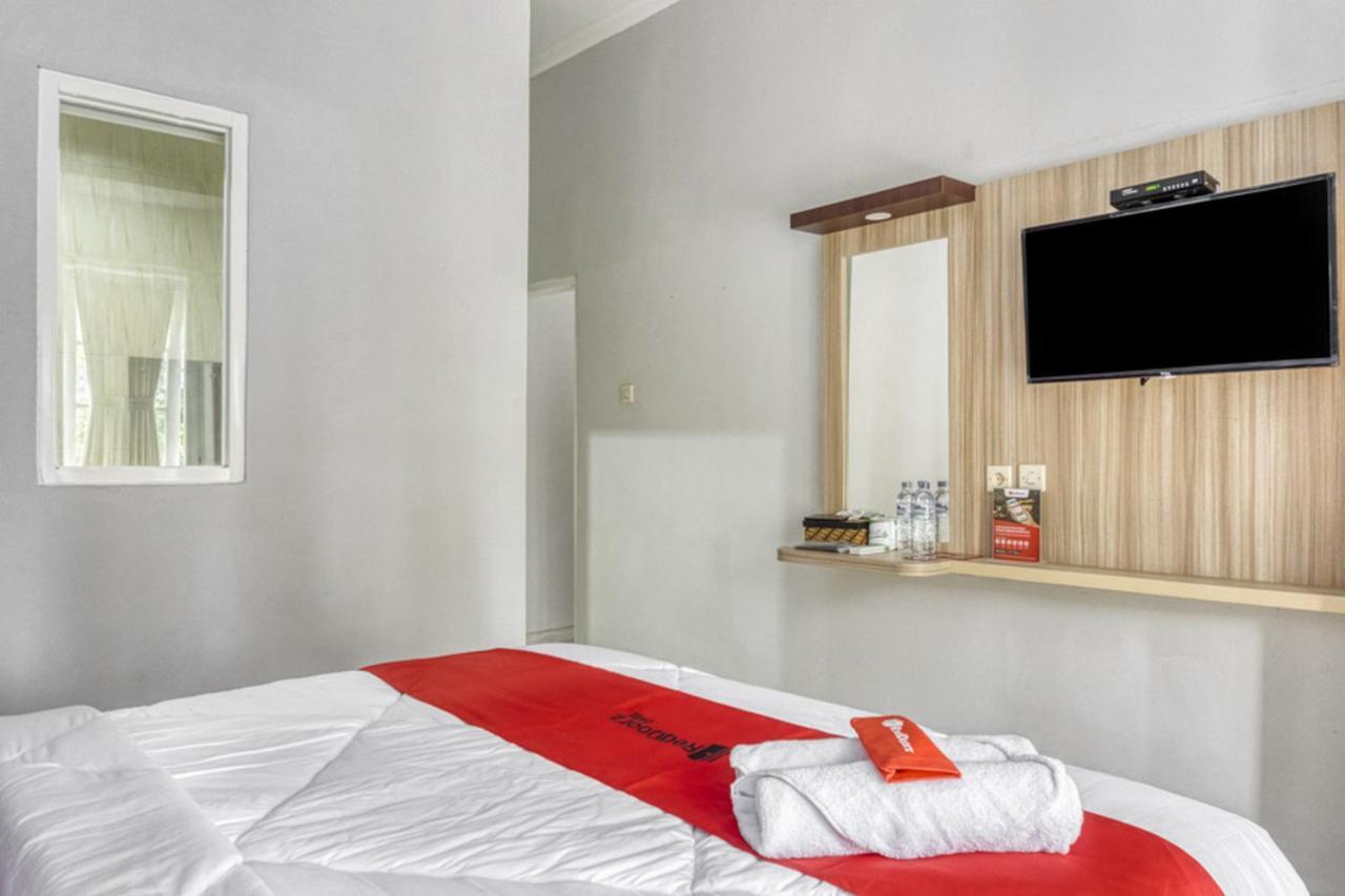 Отель Reddoorz Near Sindu Kusuma Edupark 2 Cebongan Экстерьер фото