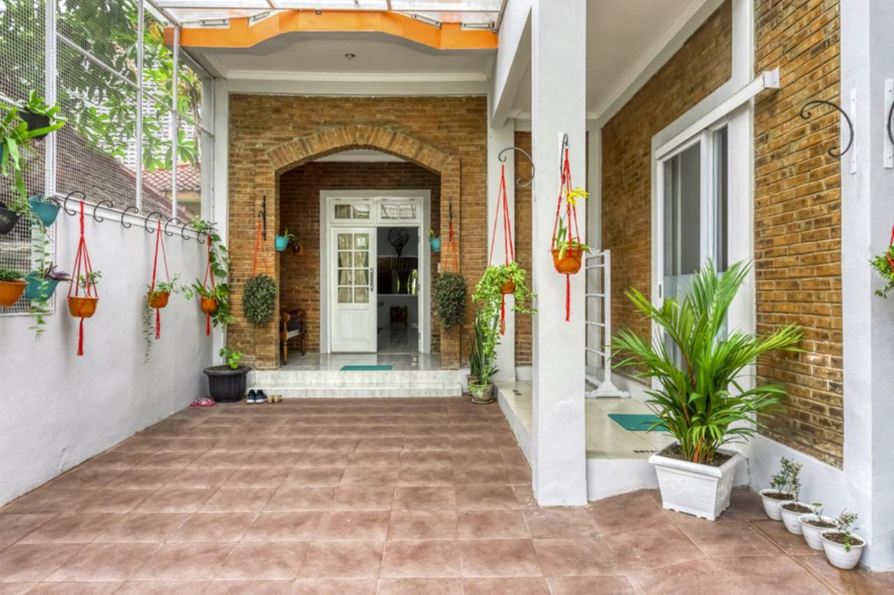Отель Reddoorz Near Sindu Kusuma Edupark 2 Cebongan Экстерьер фото