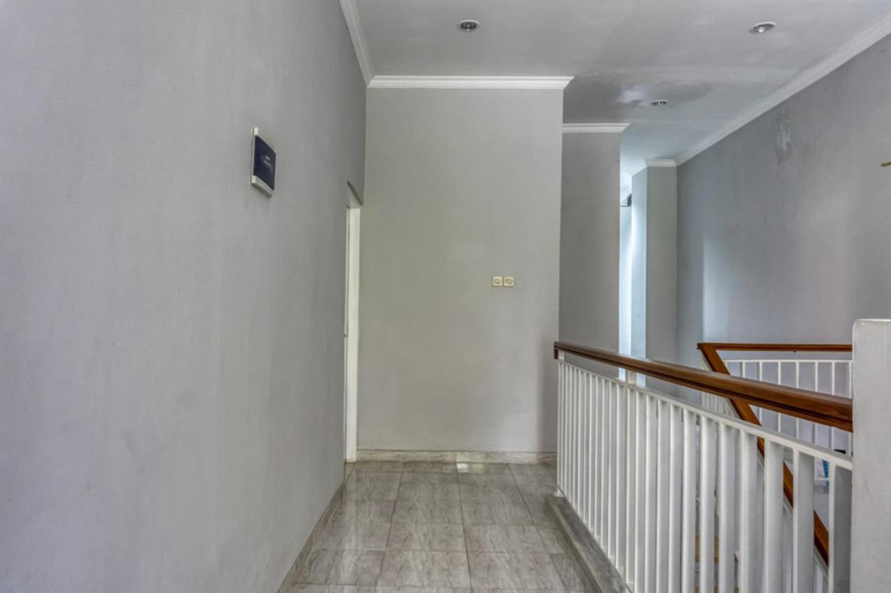 Отель Reddoorz Near Sindu Kusuma Edupark 2 Cebongan Экстерьер фото